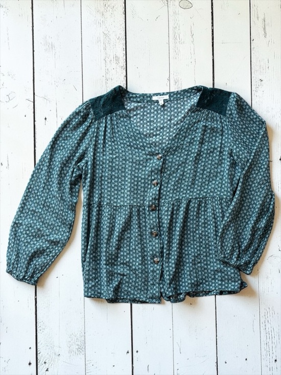 Maurices Tops - Maurices Green Boho Blouse Medium Lace Shoulder Peasant Top Flowy